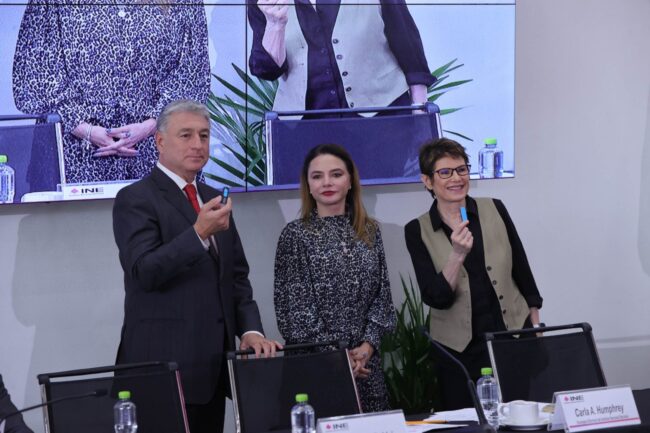 Alejandro Cacho, Carla Humphrey y Adriana Pérez Cañedo. (Cuartoscuro)