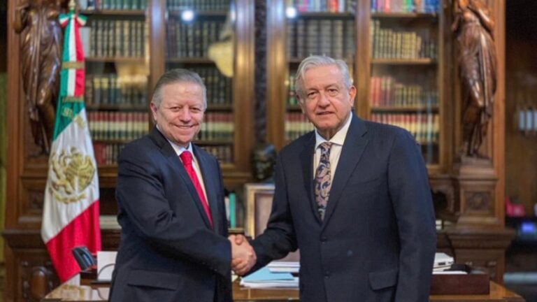 Arturo Zaldívar y Andrés Manuel López Obrador. (Especial)