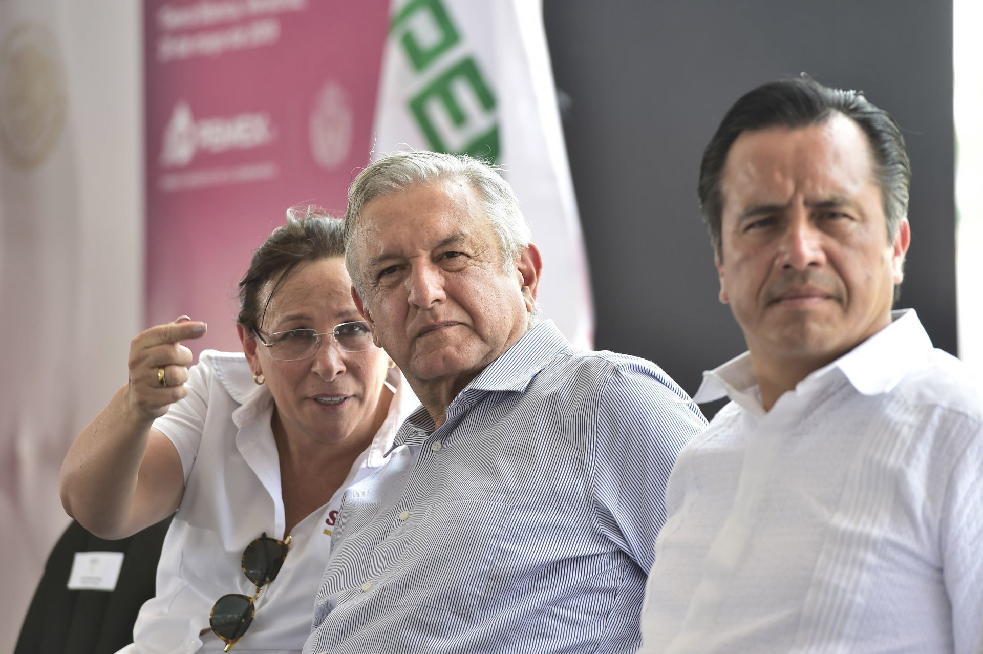 Rocío Nahle y Cuitláhuac García con AMLO. (Archivo)