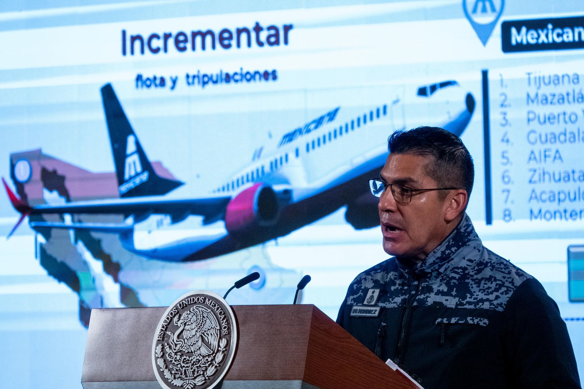 Leobardo Ávila Bojórquez, subdirector general de Mexicana de Aviación, durante la conferencia matutina para informar sobre el avance de la aerolínea desde su inauguración el pasado 26 de diciembre de 2023. (Archivo Cuartoscuro)