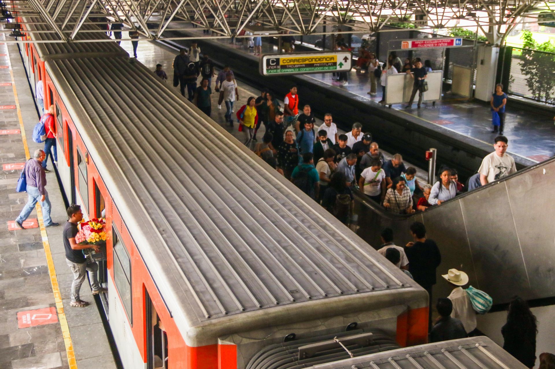 El Metro en un día viernes. (Cuartoscuro)