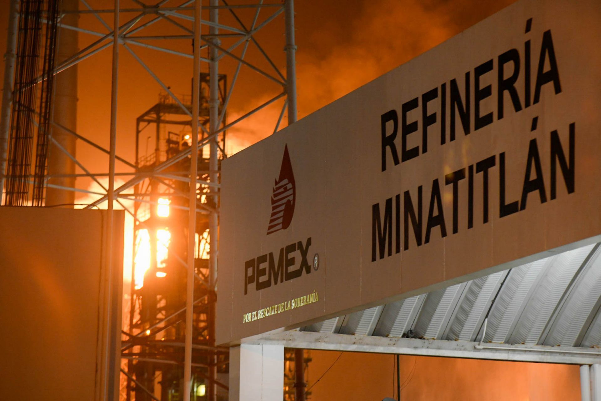 Incendio en la refinería de Minatitlán. (Cuartoscuro)