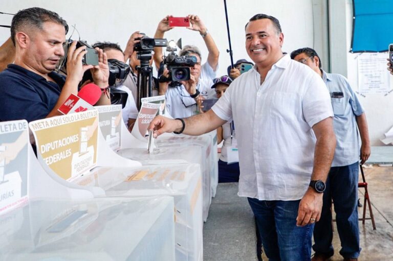 Renán Barrera emitió su voto. (Especial)