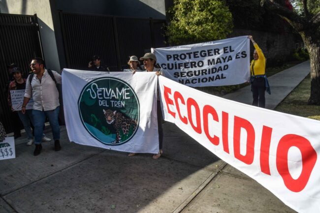 Integrantes del colectivo "Selvame" protestaron y entregaron un documento en la embajada de Suecia en México, en donde manifiestan su rechazo al Tren Maya, al considerar que su construcción ha provocado un ecocidio. (Cuartoscuro)