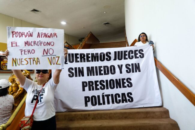 Trabajdores del Poder Judiial Federal protestan en Sinaloa. (Cuartoscuro)