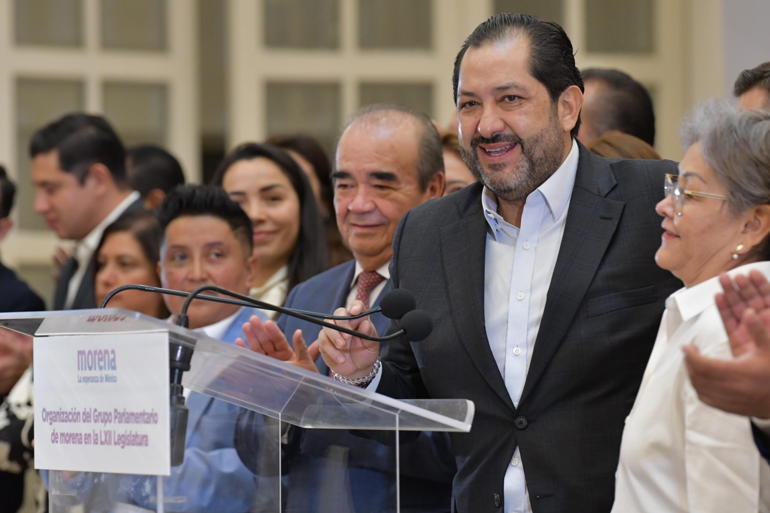 Morena en el Estado de México designó a Francisco Vázquez Rodríguez como coordinador parlamentario para la LXII Legislatura y a Maurilio Hernández González como presidente de la Directiva.