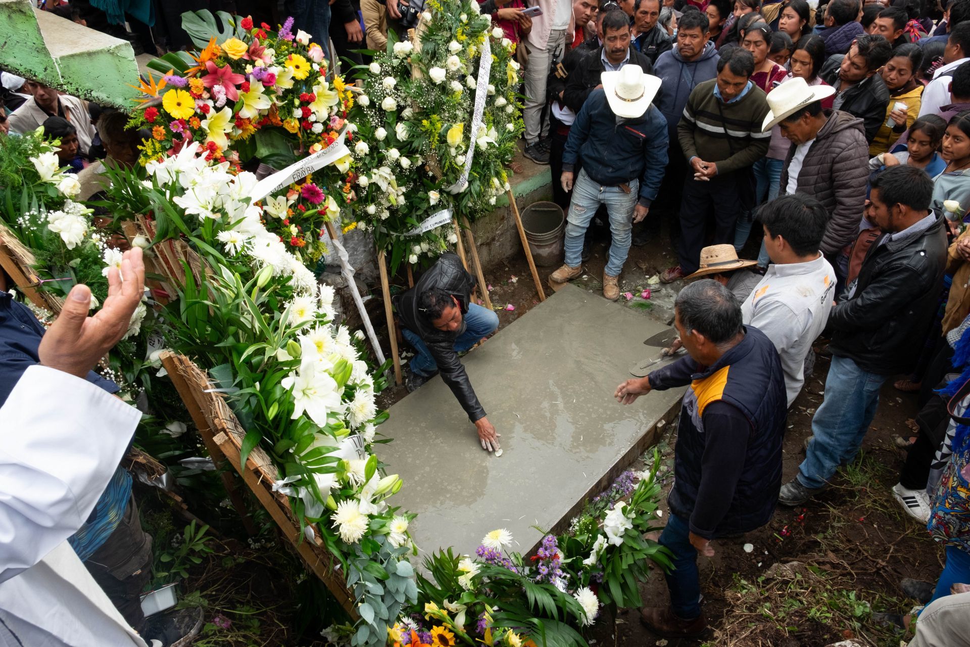 Entierro del padre Marcel Pérez.