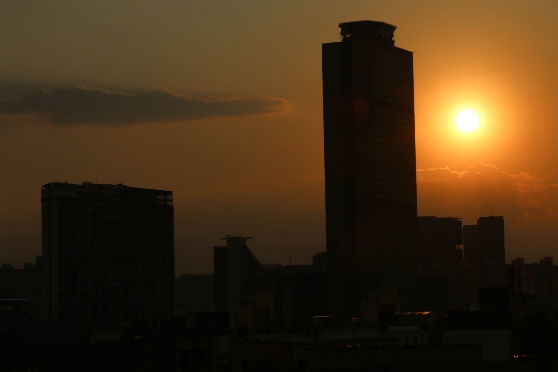 Atardecer en la torre de Pemex. (Archivo/Cuartoscuro)