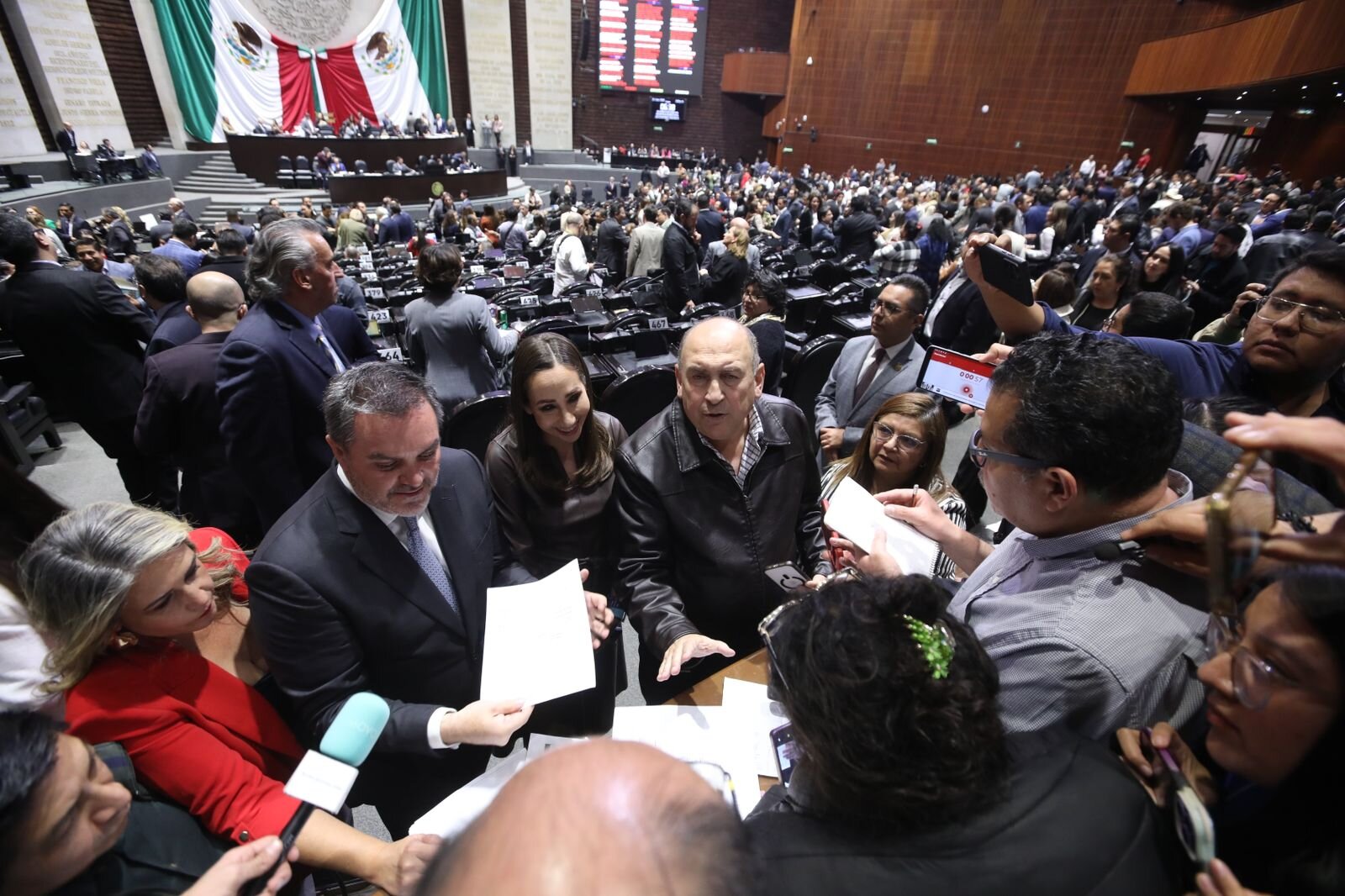 Diputados de oposición denuncian la pifia de Morena.