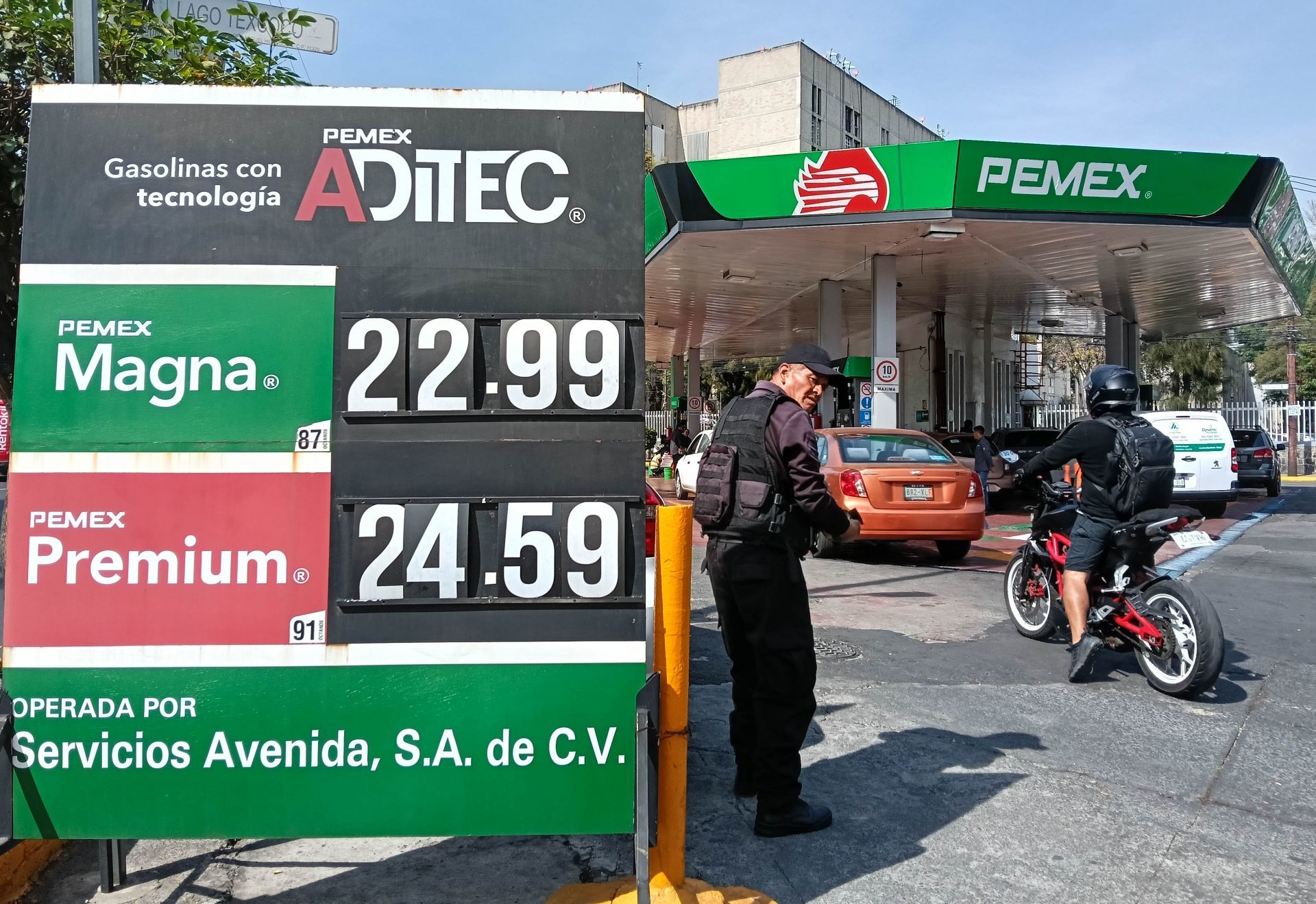 Durante los primeros días del año se han registrado incrementos en los precios de la gasolina de alto octanaje. (Cuartoscuro)