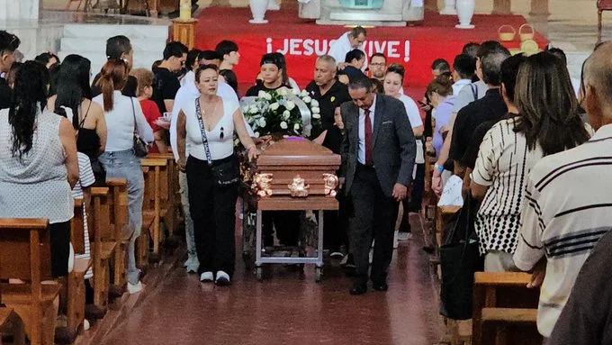 Este jueves se realizó una misa en el Templo de San Bernardo, Guadalajara. Sus restos serán sepultados en el Panteón Colonias, en Zapopan.