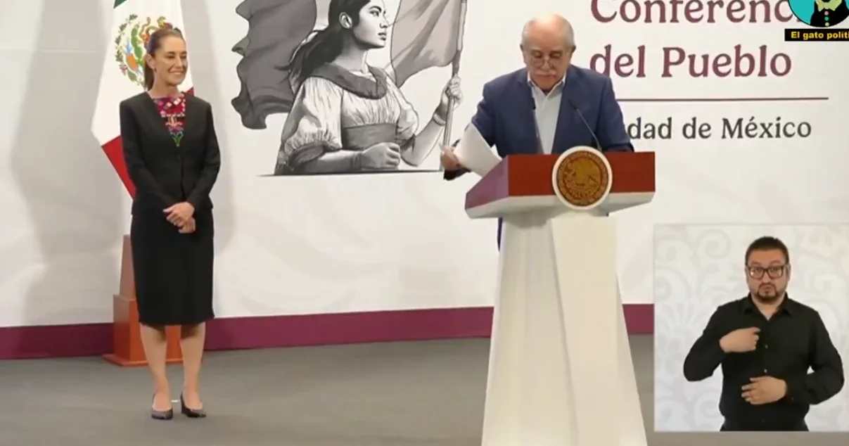 La presidenta Claudia Sheinbaum y Pablo Gómez en la conferencia sobre el Fobaproa.