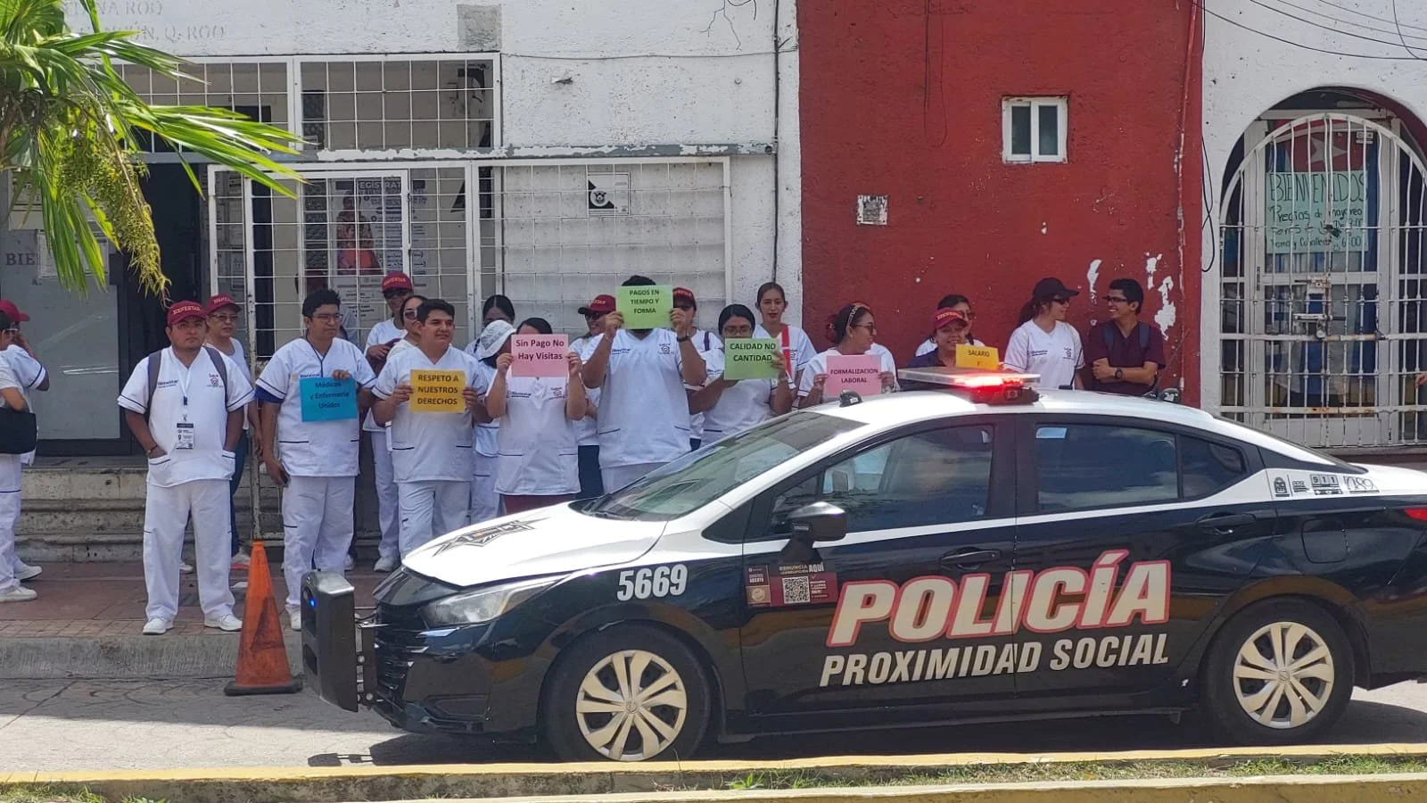 Personal de Salud Casa por Casa protesta en Cancún.