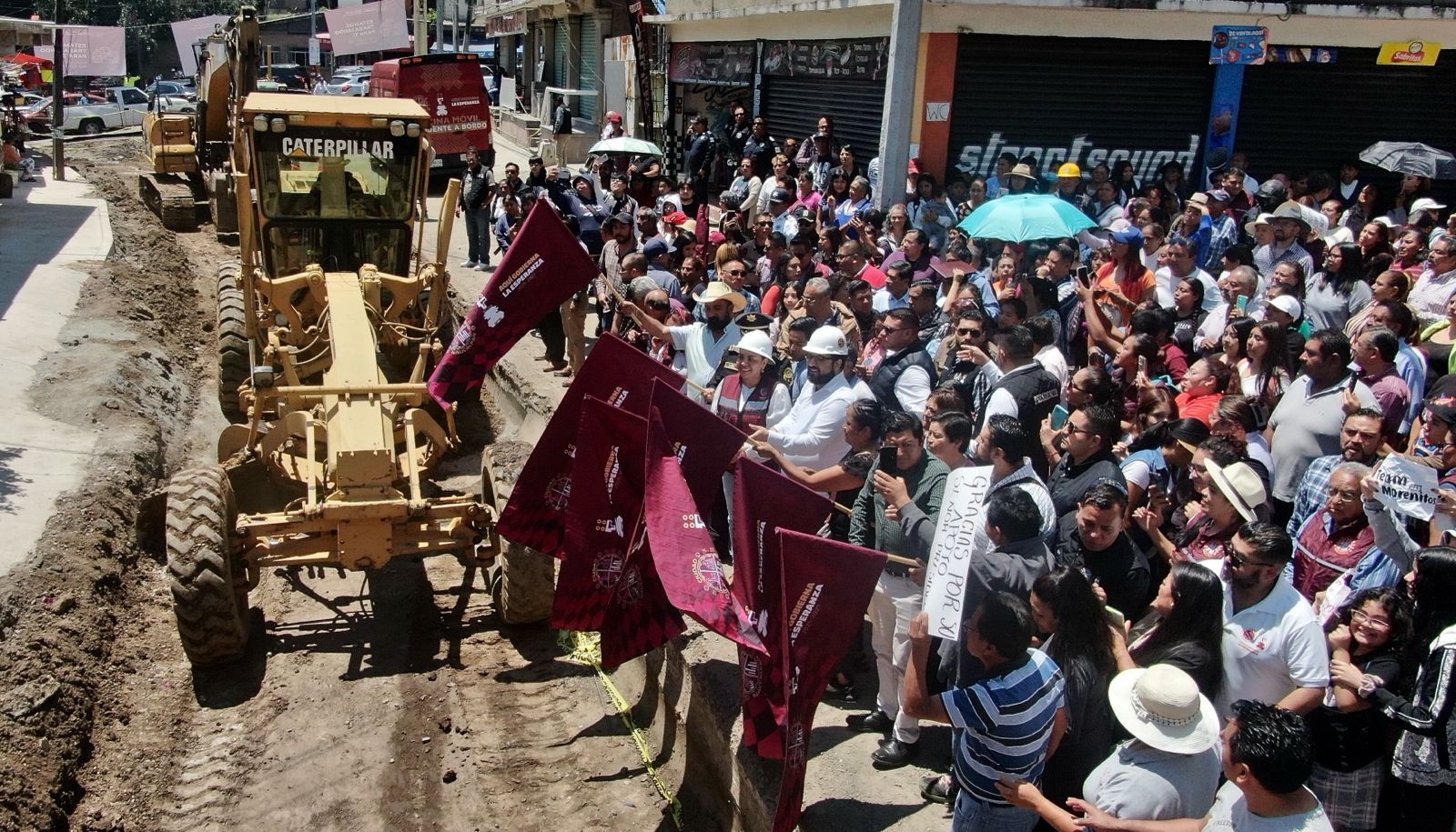 El alcalde Isaac Montoya dio el banderazo de las obras.