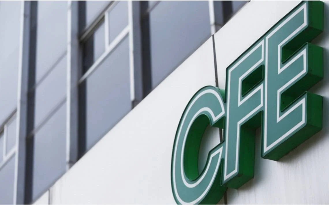 Acusan irregularidades en contrato de la CFE para monederos electrónicos.