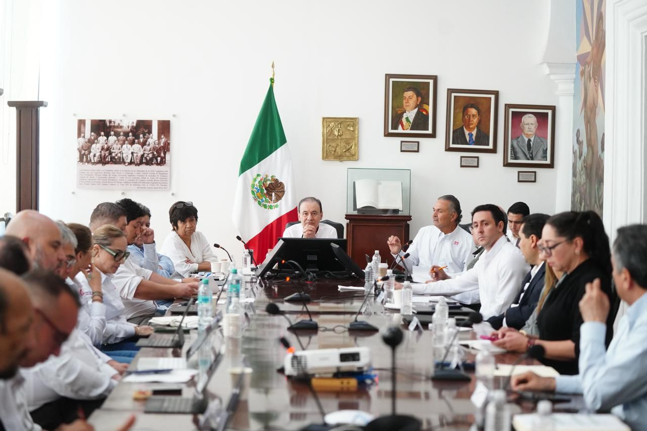 El gobernador Alfonso Durazo con autoridades federales.