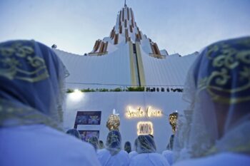 Sheinbaum instruye a Segob a revisar situación de la iglesia Luz del Mundo.