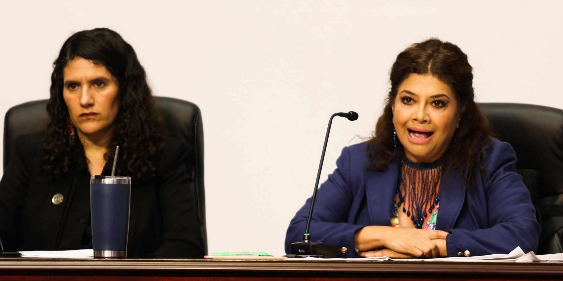 Bertha Alcalde y Clara Brugada en conferencia sobre el accidente de la pipa en Iztapalapa. (Cuartoscuro)
