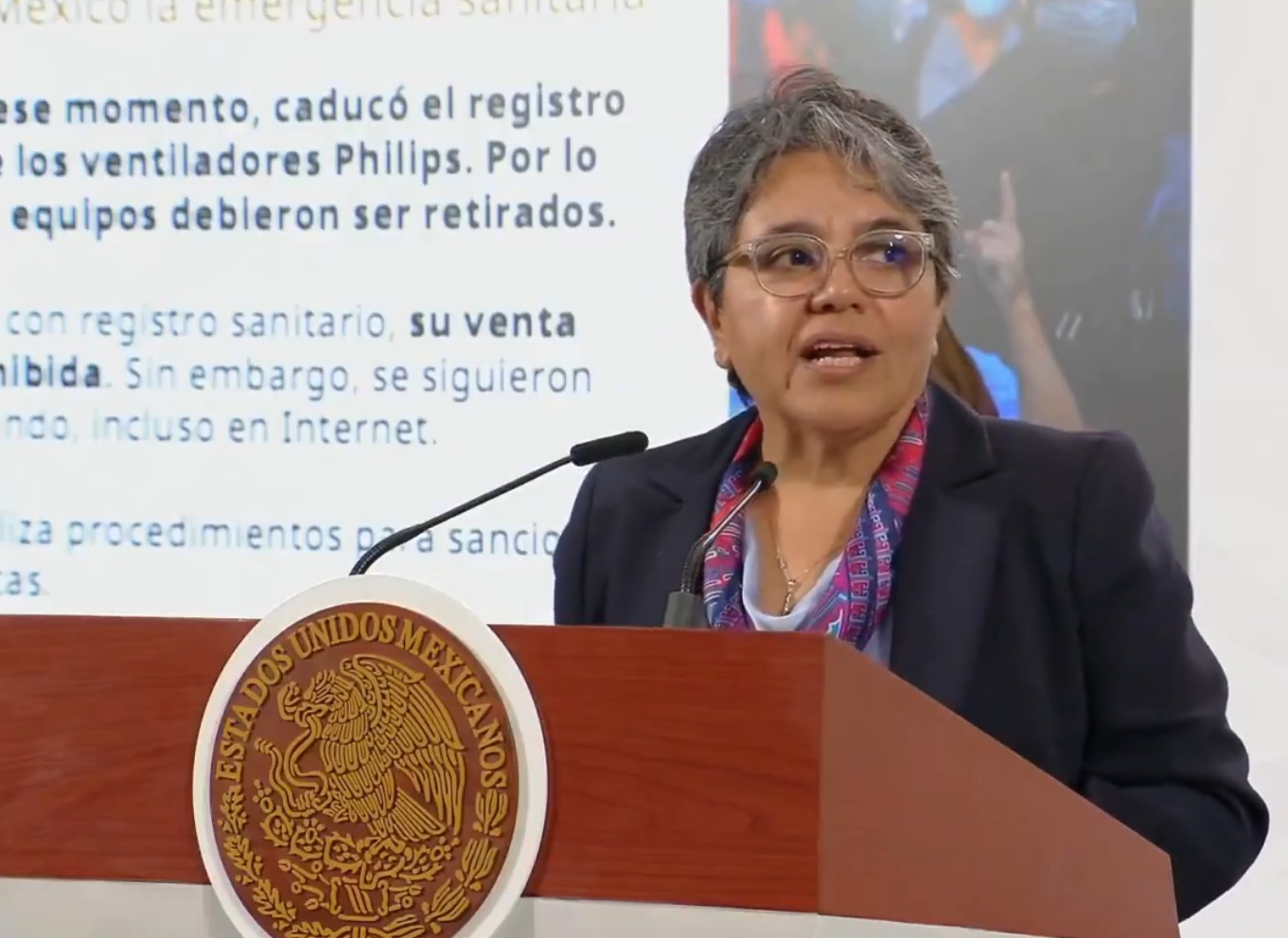 Raquel Buenrostro presenta informe sobre ventiladores Philips.