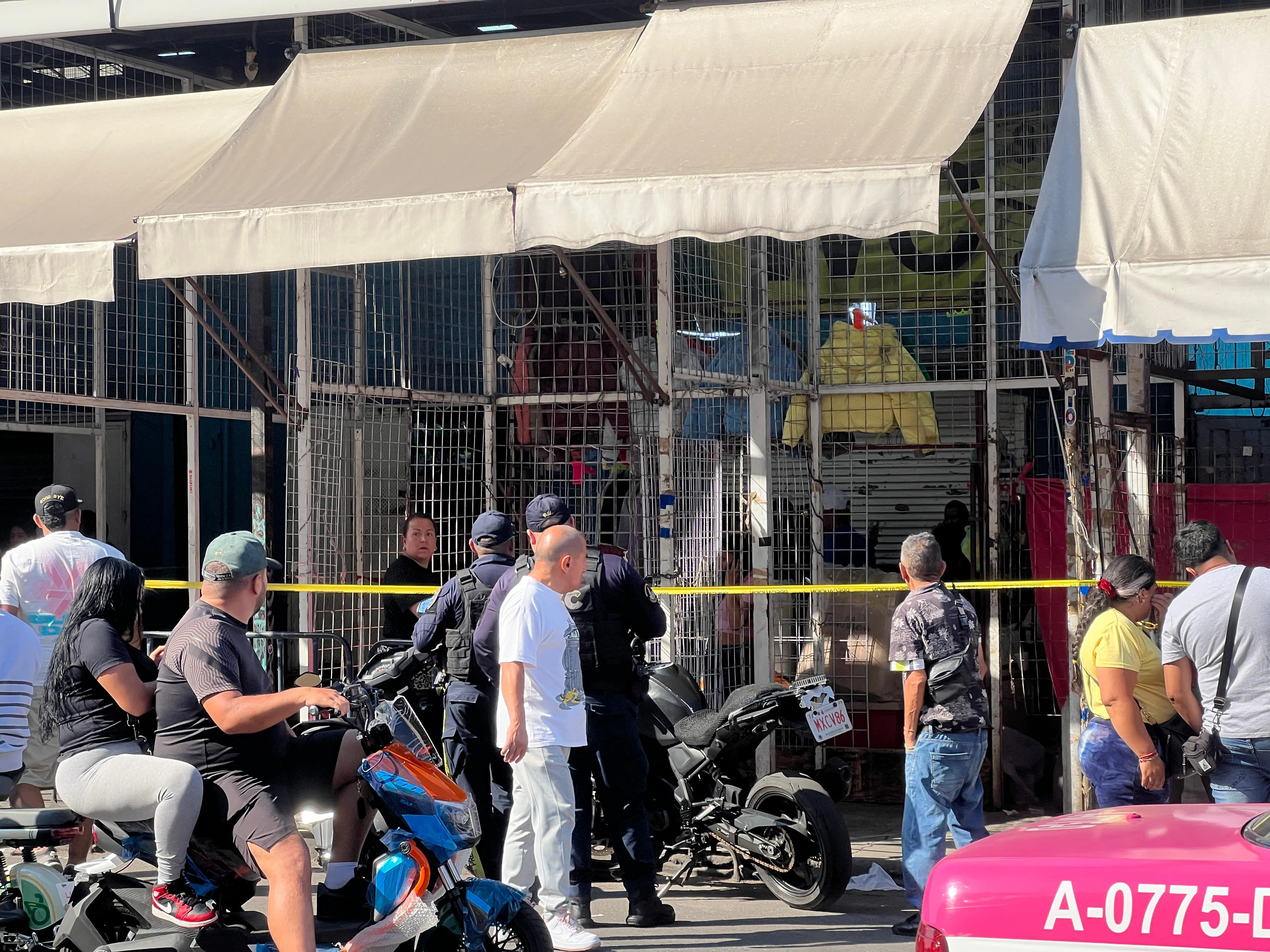 Balacera en Tepito deja tres muertos y una mujer herida.
