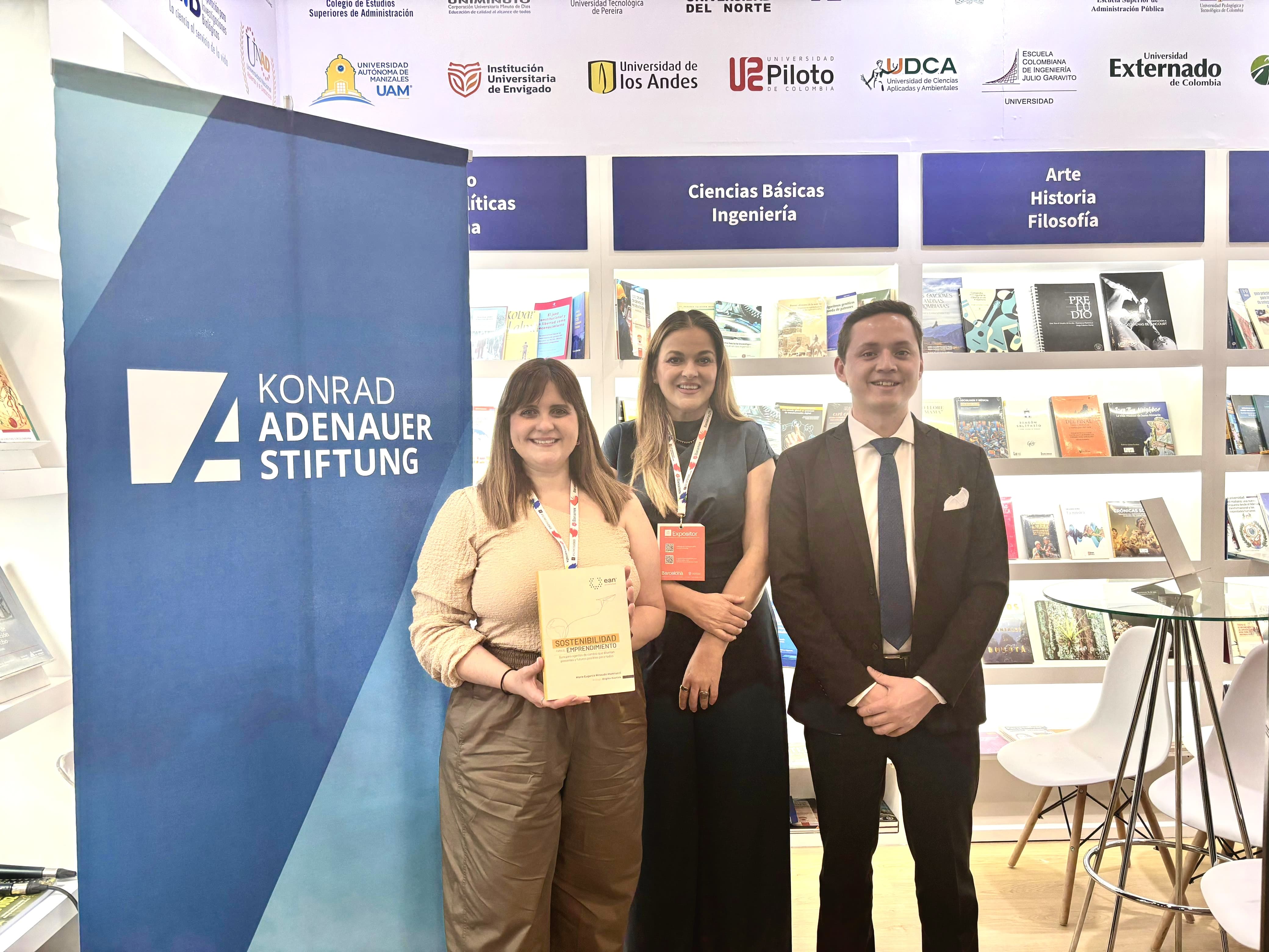 Cecilia Patrón, alcaldesa de Mérida, en la FIL de Guadalajara.