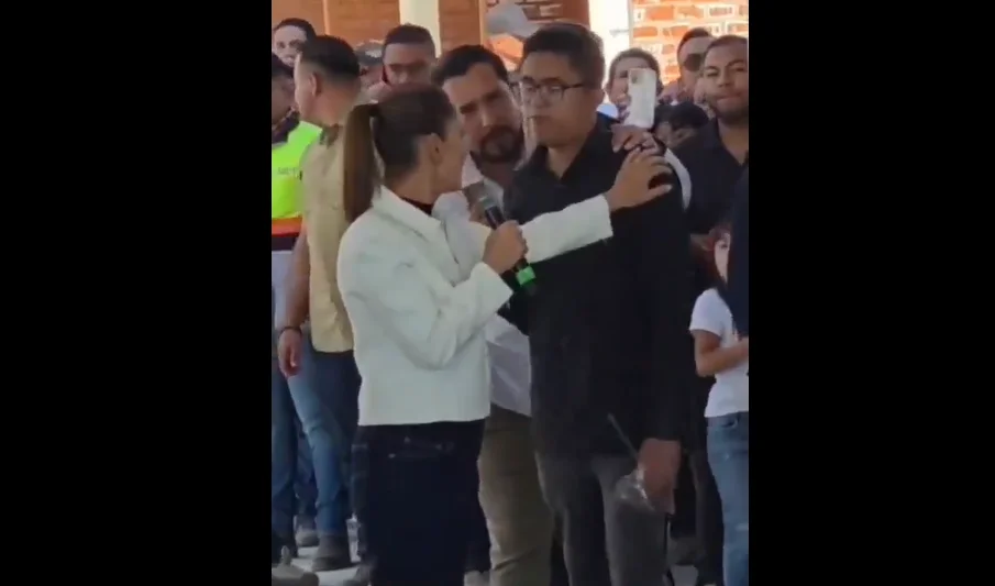 Juan Leonardo Pérez irrumpió para pedir ayuda de Sheinbaum.