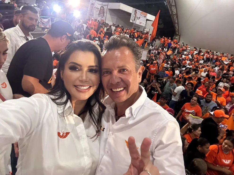 La regidora Blanca Estela Álvarez con el gobernador de Jalisco Pablo Lemus.