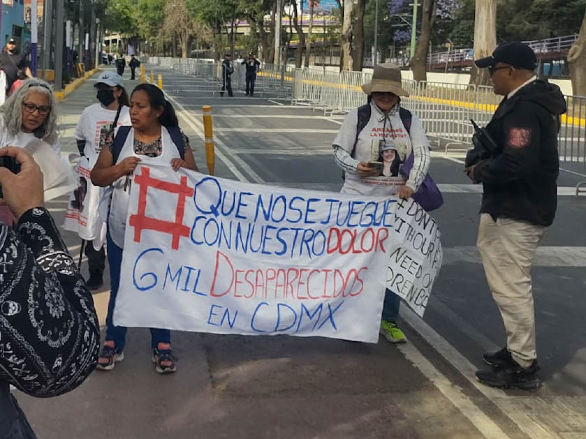 Protesta de madres buscadoras afuera del Estadio Banorte. (Cuartoscuro)