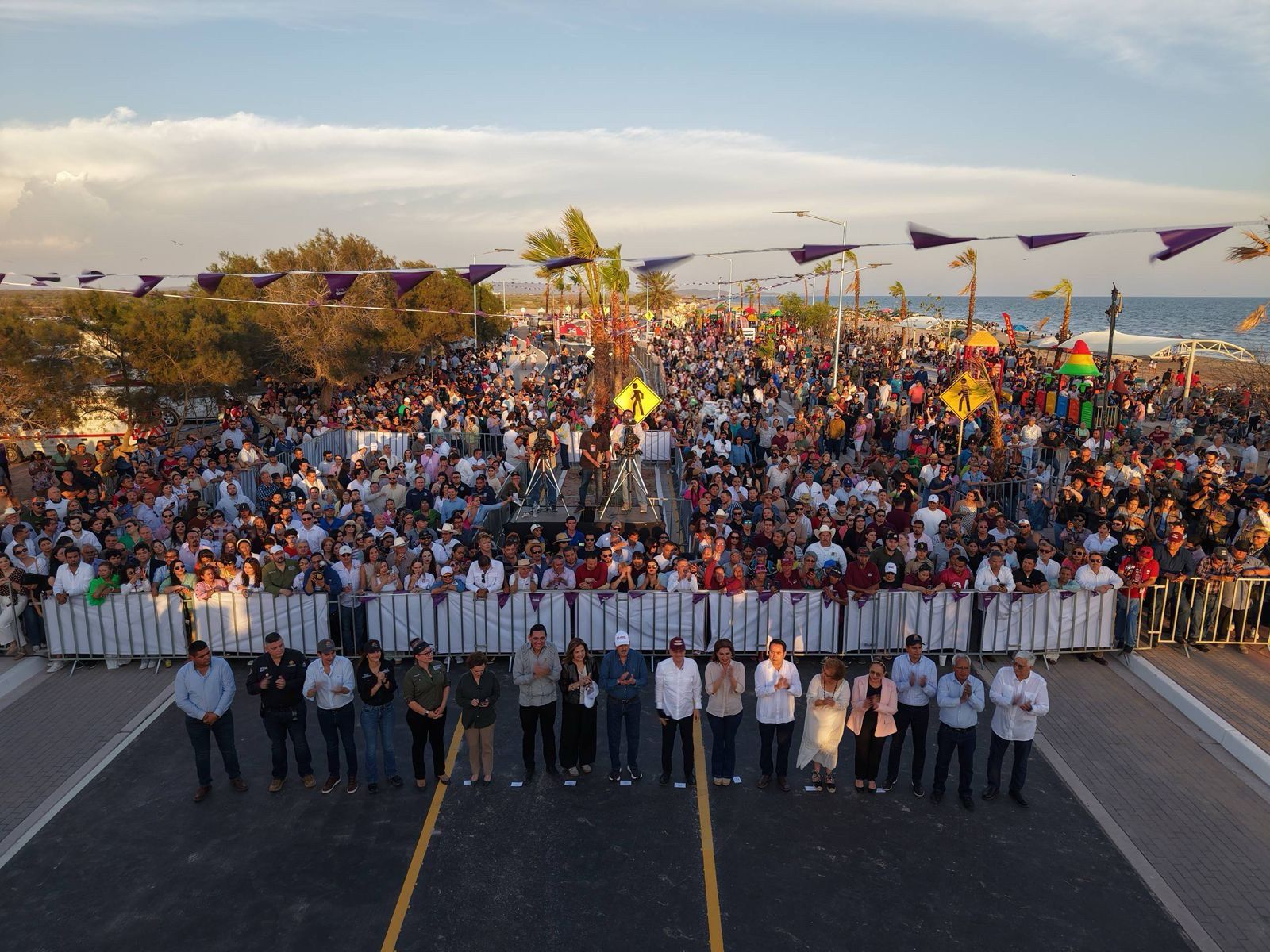 El gobernador Alfonso Durazo inauguró la primera etapa de 560 metros del Malecón Turístico El Cochórit .