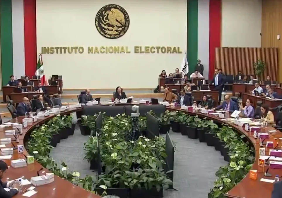 Amarga despedida de tres consejeros electorales.