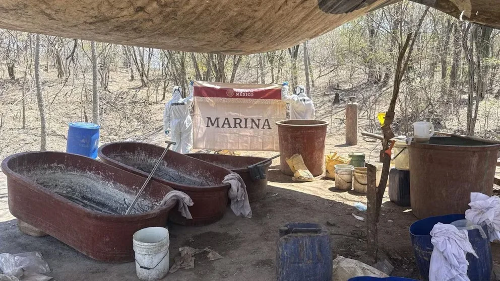 Marina desmantela narcolaboratorio con capacidad insdustrial.