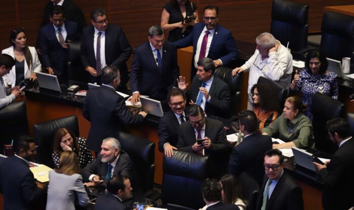 Morena amaga con acusar a Maru Campos de traición a la patria y Lilly Téllez explota