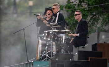 Cantando bajo la lluvia: aguacero chilango afecta hasta a la banda U2 Cantando bajo la lluvia: aguacero chilango afecta hasta a la banda U2