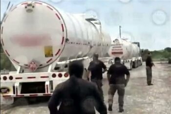 Megadecomiso en Cadereyta de más de un millón de litros de combustible. Megadecomiso en Cadereyta de más de un millón de litros de combustible.