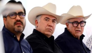 Inzunza se aferra al Senado y sigue tuiteando desde un lugar desconocido Inzunza se aferra al Senado y sigue tuiteando desde un lugar desconocido