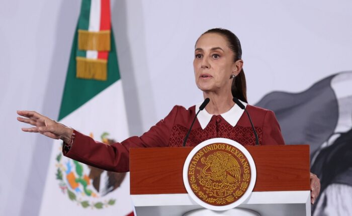 Sheinbaum frena al embajador Johnson tras calificar de “discusión política” la soberanía de México Sheinbaum frena al embajador Johnson tras calificar de “discusión política” la soberanía de México