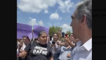 Abuela de Dafne encara al gobernador Américo Villarreal Abuela de Dafne encara al gobernador Américo Villarreal