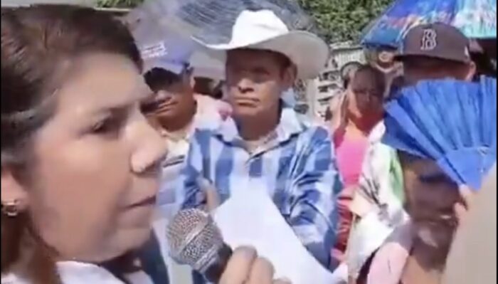 La alcaldesa de Huimanguillo que le dijo “usted ya va de salida” a un señor fue acusada previamente de amenazas de muerte La alcaldesa de Huimanguillo que le dijo “usted ya va de salida” a un señor fue acusada previamente de amenazas de muerte