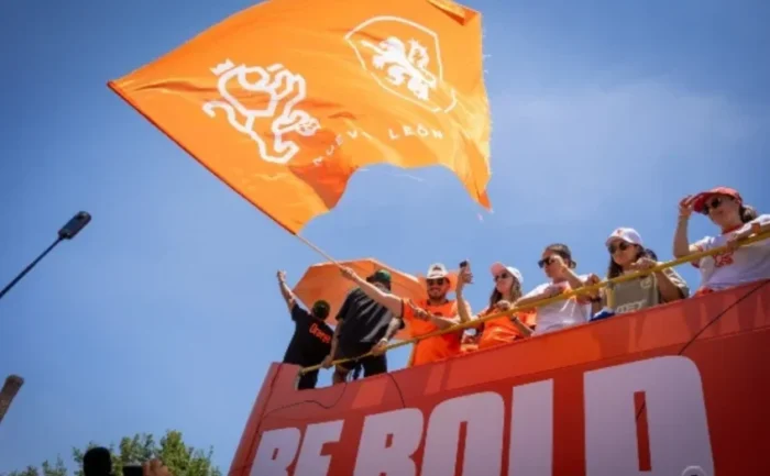 Millones a rotular camiones con la marea naranja en Nuevo León. Millones a rotular camiones con la marea naranja en Nuevo León.