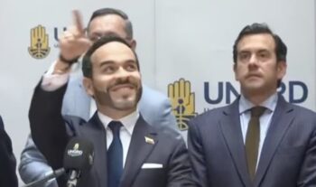 Sonriente ante la tragedia: le llueven críticas a De la Espriella en Colombia Sonriente ante la tragedia: le llueven críticas a De la Espriella en Colombia