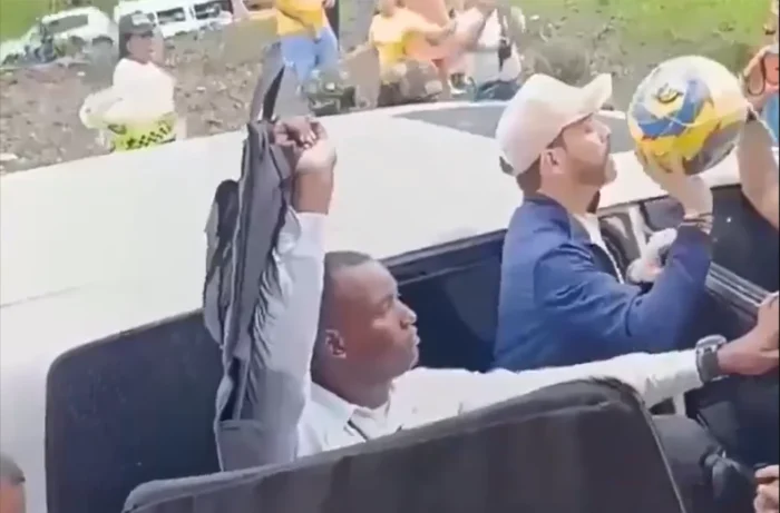 El presidente de Colombia, Abelardo De La Espriella, en medio de la polémica por reparto de balones.